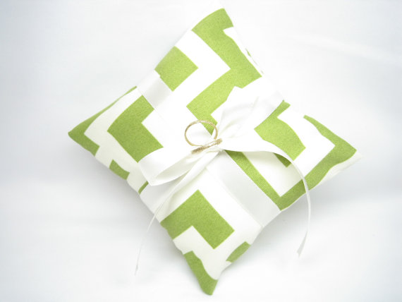Mariage - Ring Bearer Pillows,Green 6" Ring Cushions,Destination Wedding, Holiday Wedding Ring Pillows,Wedding Pillow Faux Rings, Ready to Ship Bridal