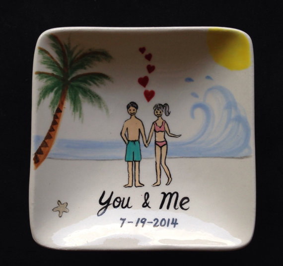 Hochzeit - Engagement, Wedding gift - Personalized Hand Painted Ceramic Ring Dish, ring holder- Anniversary, Valentine's Day