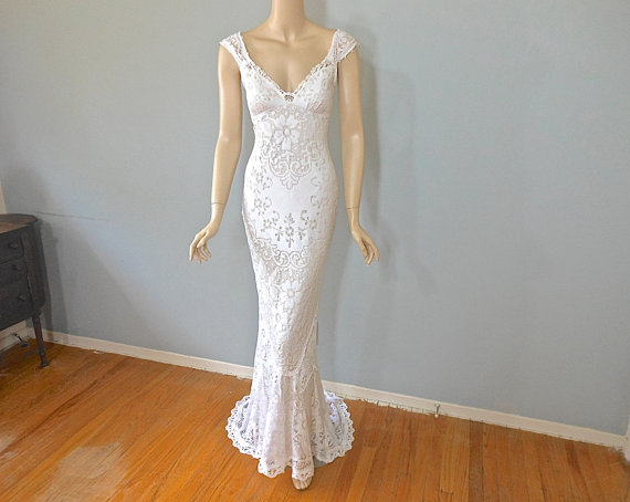 زفاف - White Lace Wedding Gown Bohemian MERMAID Wedding Dress VINTAGE Inspired Boho Wedding Dress  Sz Small