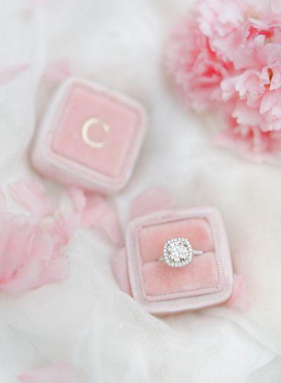 زفاف - Romantic Cherry Blossom Filled Engagement Session