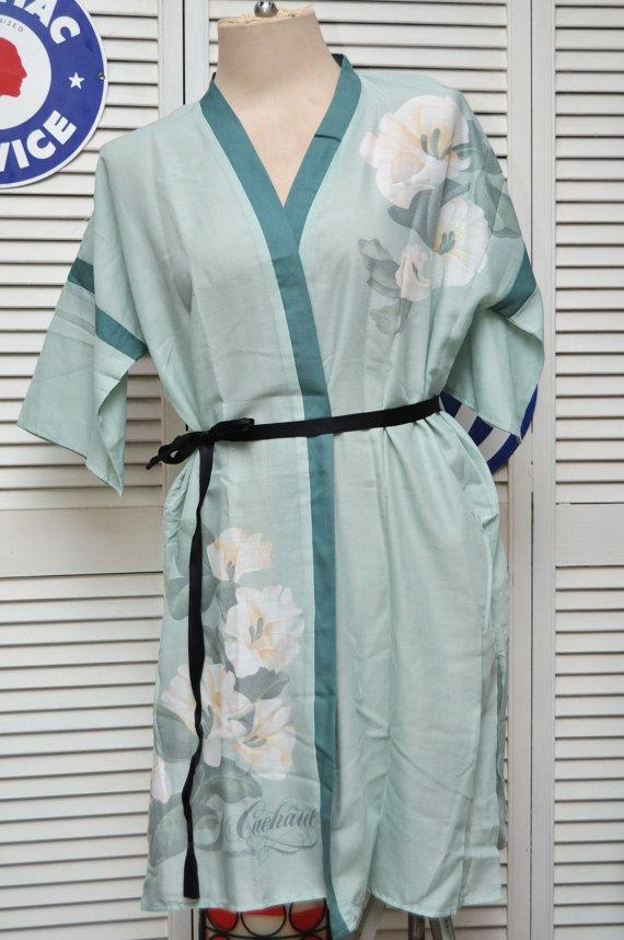 Wedding - Vintage 80s 90s Robe/Kimono/Mint Green & White Lilies/Cacharel/Anais Anais/Lingerie/Lounge Wear/Theater/Costume/Large Womens  Size