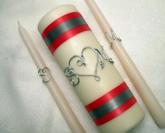 زفاف - Red Heart Monogram Unity Candle Set, Wire Initial Letters Red & Grey Ribbon, Ivory candle shown, Personalized