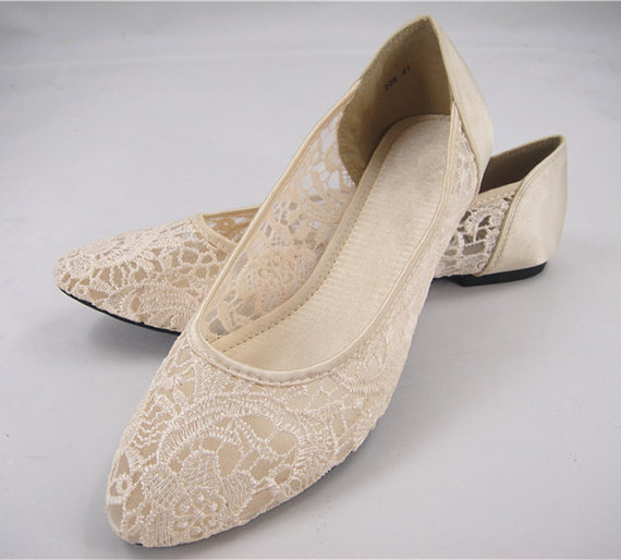 Hochzeit - Ballet Flat Shoes, Wedding Shoes, Lace Bridal Shoes, Lace Wedding Shoes, Bridesmaid Shoes, Hollowed Lace Shoes, Daywear Ballet Flat Shoes