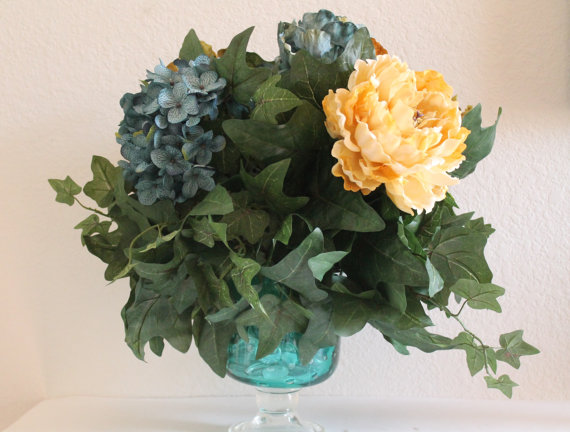 Hochzeit - Silk Flower Arrangment, Unique Home Decor, Hydrangeas, Peonies, Flowers in Large Glass Vase