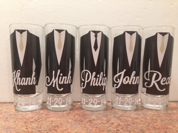 Mariage - Personalized Shot Glasses with Tuxes, Groom and Groomsmen Wedding Glasses (1)