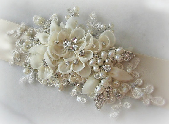 Mariage - Pale Champagne Bridal Sash, Wedding Belt with Ivory Flowers, Pearls and Crystals - BELLE FLEUR