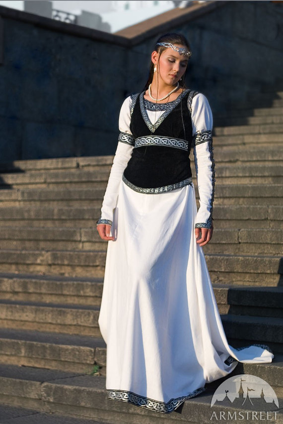 Mariage - Medieval Wedding Dress and Vest "Chess Queen"; white dress; wedding gown; medieval wedding; ren wedding dress