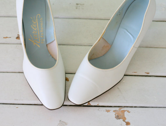 Hochzeit - Vintage MAD MEN WEDDING Hollywood Heels..size 9 women..glam. heels. pumps. shoes. wedding. bride. cinderella. ball. bridal. 1960s wedding
