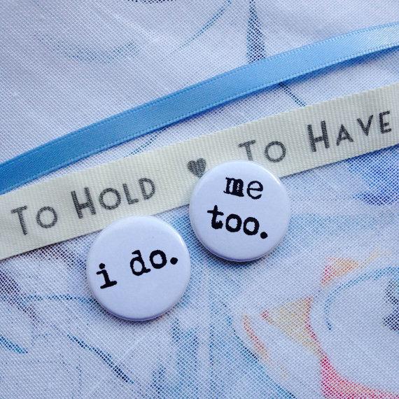 زفاف - I do/ Me too badge set for the Bride & Groom! // stamped favours favours wedding nameplate unique
