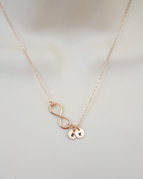Mariage - Rose Gold Infinity Necklace, Personalized Initial Necklace, 2 Initial Necklace, Wedding Jewelry, Bridal Jewelry, Friendship Gift, Mom Gift