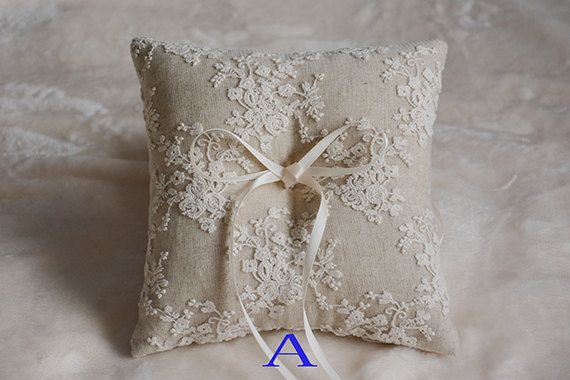 Hochzeit - rustic ring bearer pillow, linen ring bearer pillow, lace ring bearer pillow, wedding ring pillow, lace ring pillow