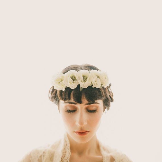 زفاف - Bridal Veil flower crown, floral wreath with lace veil, boho circlet, White and ivory garland, bridal head piece, woodland wedding - MAGPIE