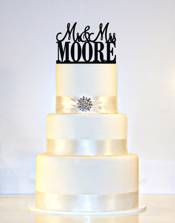 زفاف - Wedding Cake Topper Monogram personalized with "Mr & Mrs" and YOUR Last Name