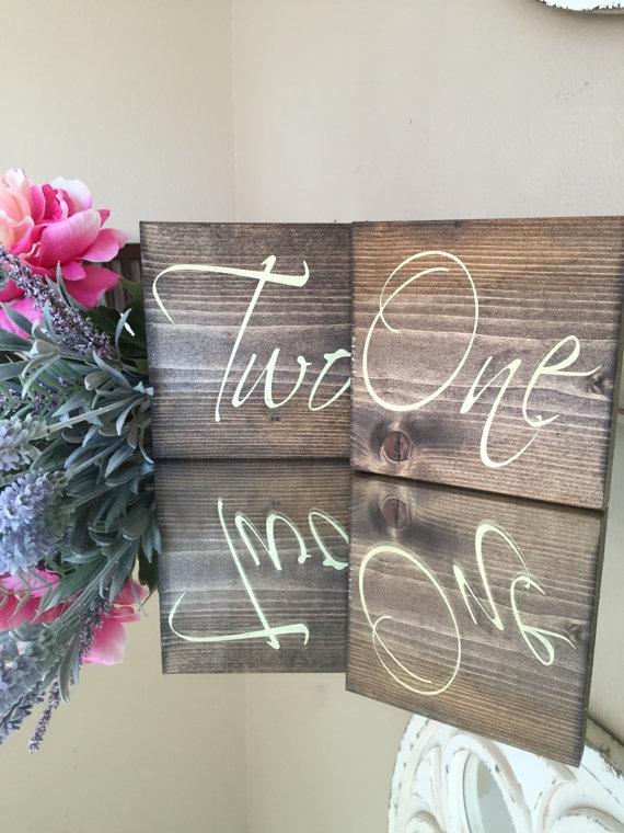 Mariage - Table Numbers. Wedding Table Numbers. Gold Table Numbers.Reserved Seating. Blush Table Numbers. Blush and Gold. Wooden Signs. Rustic Wedding