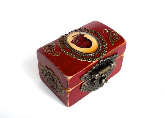 Свадьба - Anatomical Heart Engagement Ring Box - Ring Bearer Box - Goth Wedding - Red Wedding