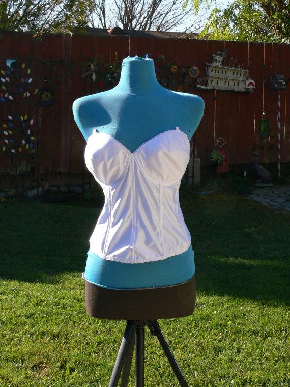 Hochzeit - white boned corset size bust  40c