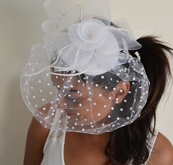 Hochzeit - White Fascinator Head Piece, Bridal Fascinator, Wedding Hair Accessory, Wedding Head Piece, Fascinator hat for weddings