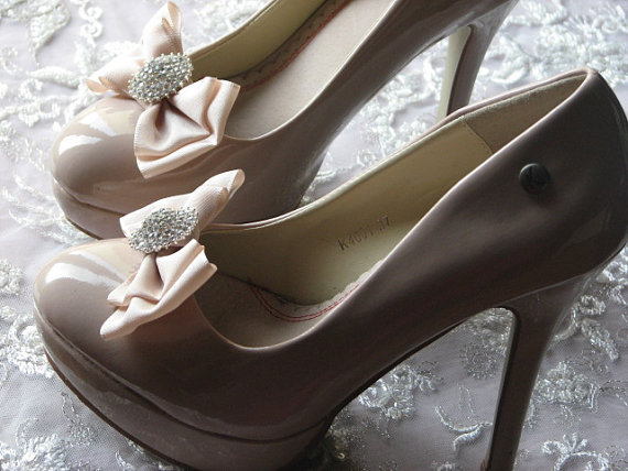 Wedding - Champagne shoe clips,Champagne shoe bows,Bridesmaids shoe clips,Shoe accessories,Champagne shoes,Rhinestone shoe clips,Bridal shoe clips
