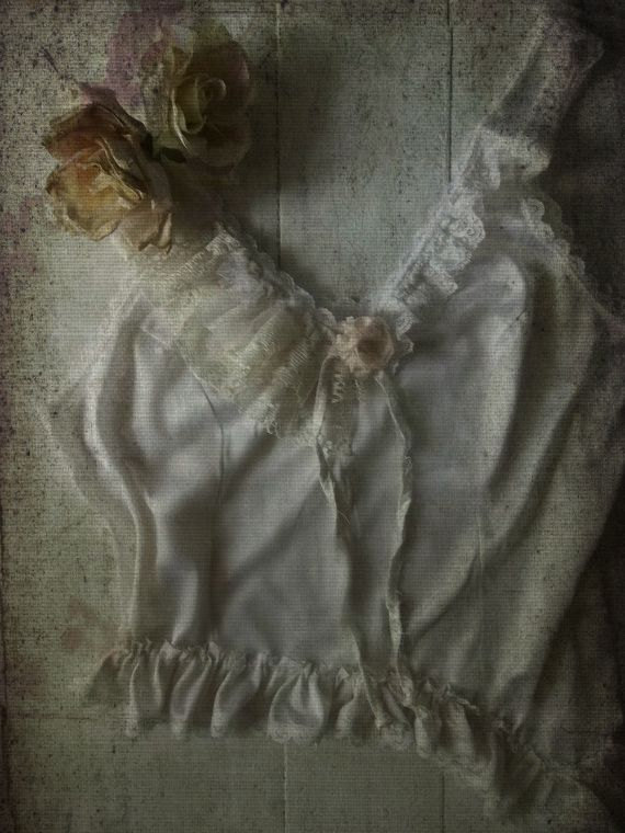 Свадьба - White Lacy Ruffled Romantic Prairie Rustic Country Girl Camisole. Shabby Bohemian Peasant top.