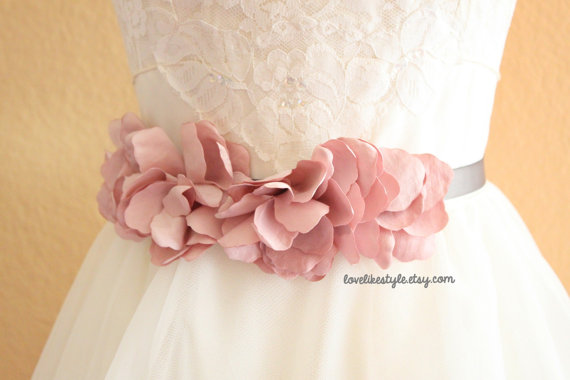 زفاف - Pink Blossom Flower Gray Grosgrain Sash, Bridal Sash, Bridesamid Sash , SH-38