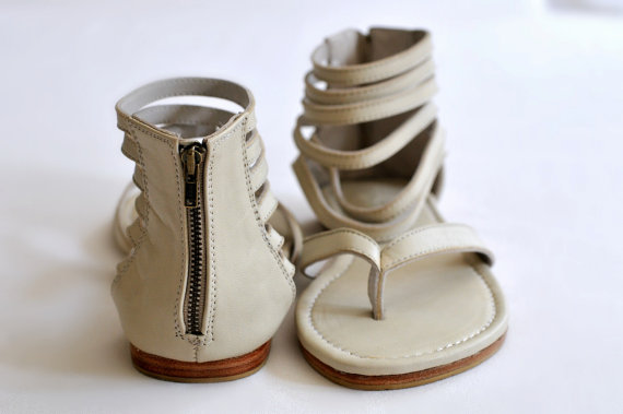 Свадьба - MOLLE. Ivory leather thong sandals / womens leather flats / wedding shoes / bridal. Sizes US 4-13. Available in different leather colors.