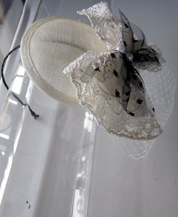 زفاف - Ivory Lace Black Tulle Pearl Bow Sinamay Fascinator Hat with Veil and Satin Headband, for weddings, bridesmaid, parties, cocktail