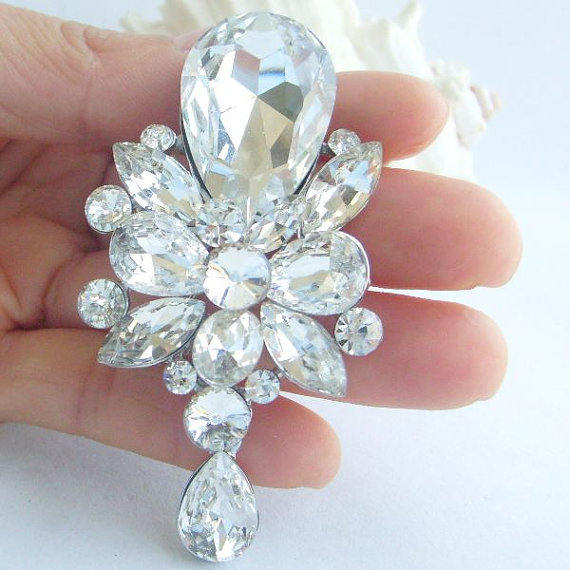 Mariage - Beautiful Vintage Style Austrian Crystal Water Drop Flower Bridal Brooch, Wedding Decorations, Wedding Brooch, Bridal Jewelry - BP02077C1