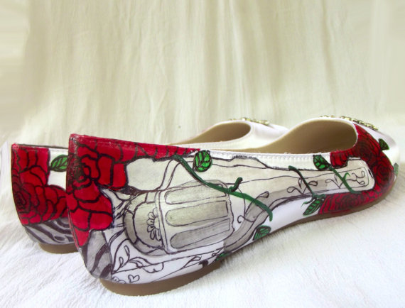 زفاف - Wedding Shoes guns and red roses,  charcoal  revolver flats, guns and roses shoes, rock and roll shoes, painted flat shoes, unique bride
