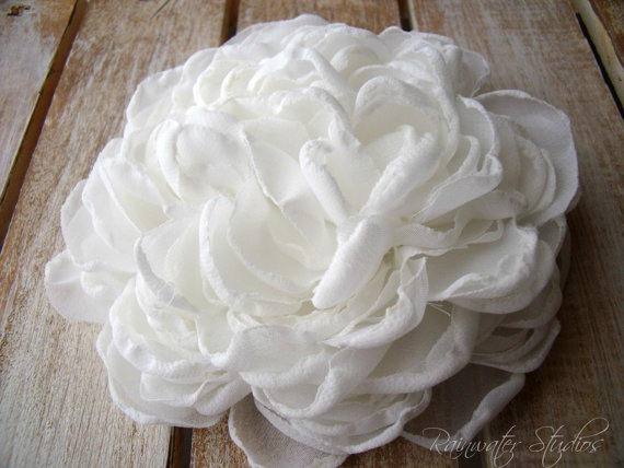 Hochzeit - Ivory Peony Wedding Hair Flower, Ivory Peony Fascinator, Ivory Peony Hair Clip