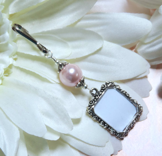 زفاف - Wedding bouquet & Memorial photo frame charm - pink shell pearl. DIY photo jewelry.