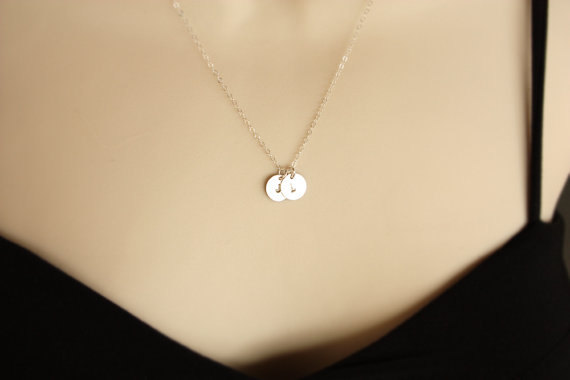 زفاف - Initial Necklace, TWO Monogram disc necklace, Simple daily jewelry Couple friendship, birthday mothers day gifts for mom grandma sister wife