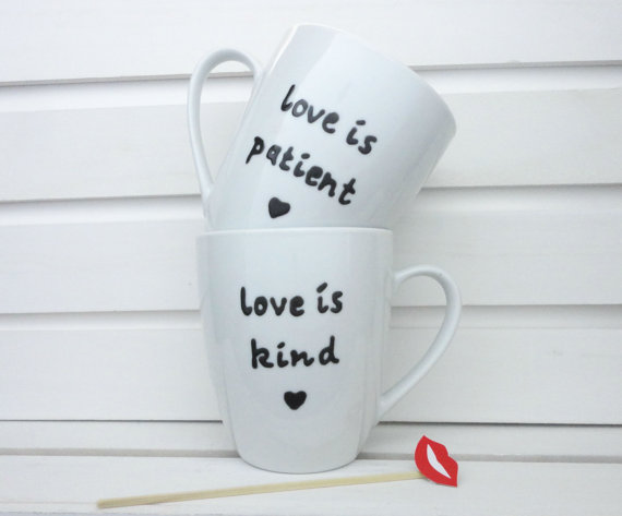 Свадьба - Unique Wedding Gift For Couple Bridal Shower Gift - Personalized Coffee Mugs Set - Wedding Gift - Love Is Patient/Love IsKind - Anniv