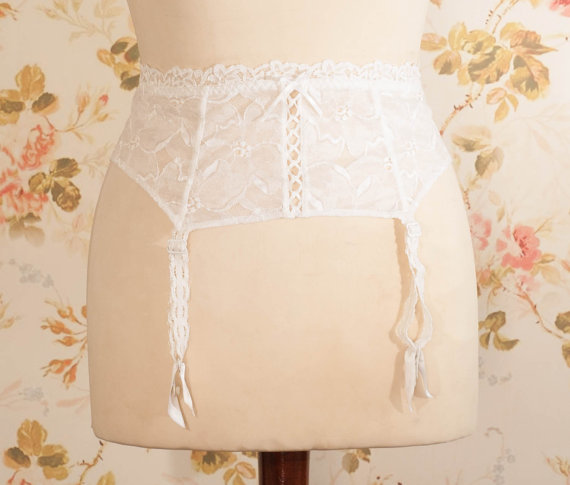 Mariage - Vintage White Stretch Floral Lace Garter Belt, Suspender Belt. Waist Circumference: 25 - 29"