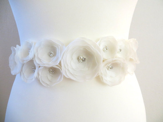 Свадьба - Ivory bridal dress sash, bridal belt accessory, wedding flower sash, satin ribbon belt, bridal dress accessory, wedding dress sash
