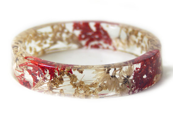 زفاف - Real Dried Flower Jewelry- Resin Bangle- Tan Flower Bracelet- Tan Jewelry -Beige Resin Jewelry -Red Flower Jewelry
