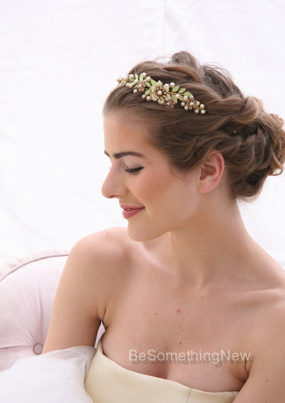 زفاف - Green and Champagne Hand Painted Metal Wedding Tiara with Pearls, Vintage Inspired Bridal Headband, Garden Wedding Hair Vine beaded tiara