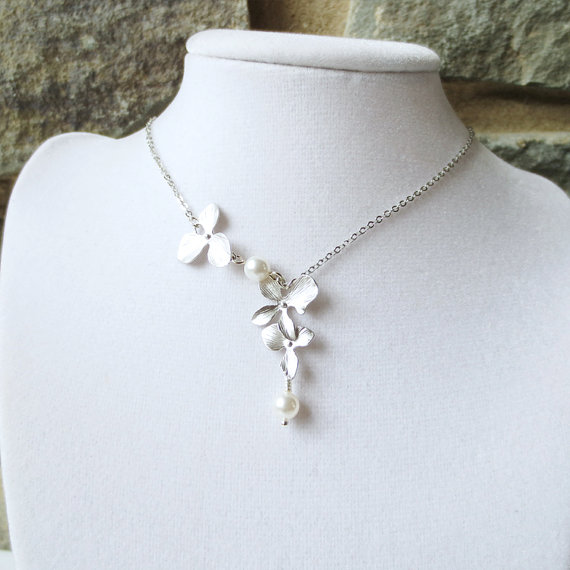Hochzeit - Orchid Flower Statement Necklace, Choker, Bridesmaid, Wedding jewelry, Pendant Necklace, White Pearl, Valentine Gift
