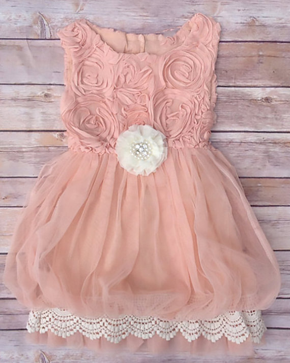Свадьба - Peach and Ivory Toddler Girls Dress, Vintage Toddler Girls Dress, Flower Girl Dress, Rustic Wedding, Birthday Dress, Beach Wedding