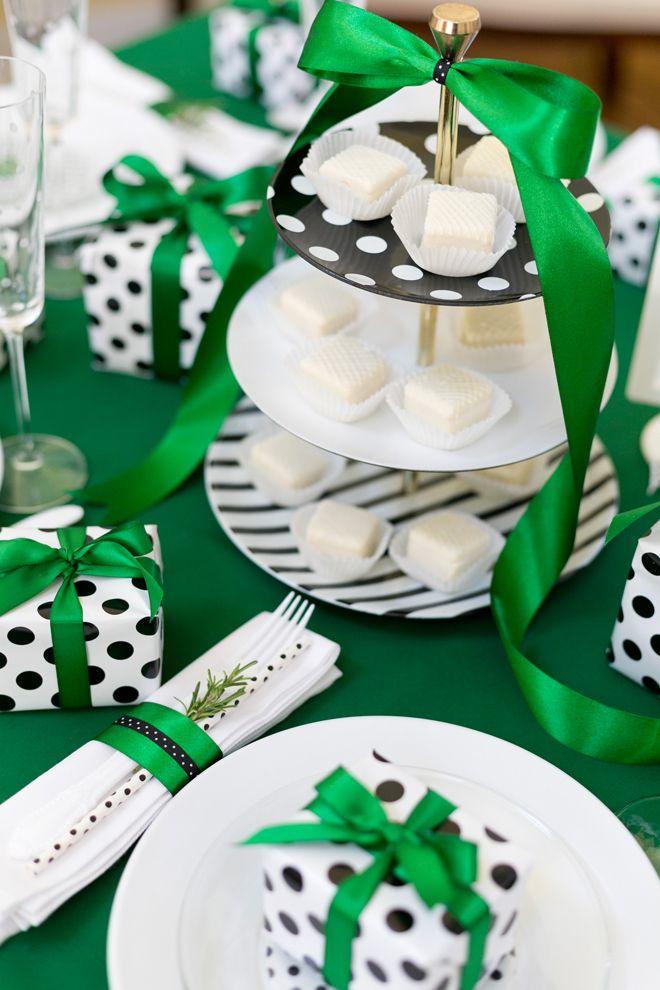 Hochzeit - Kate Spade Inspired Holiday Party Table