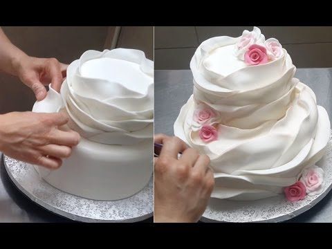 Hochzeit - White & Gold Wedding Cakes