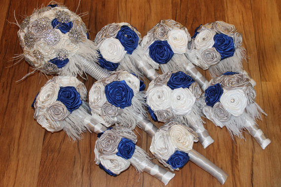 زفاف - DEPOSIT, Royal Blue, Silver, Ivory, & White Ostrich Feather Brooch Bouquet Order, Brooch Bouquet Package, Blue Brooch Bouquet