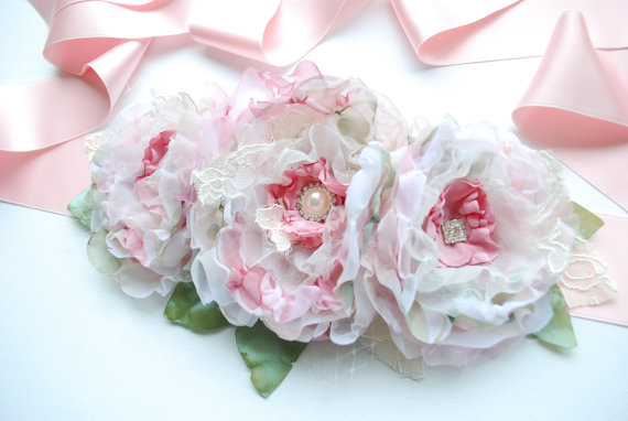 Hochzeit - romantic roses, flowers satin sash, bridal sash, bridal belt, shabby chic, weddings accessories, pale pink ivory, bridesmaids belt