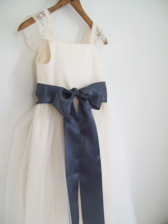 Mariage - Organic cotton Flower girl dress ......tulle dress...junior bridesmaid dress 5,6,7,8