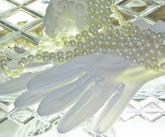 زفاف - Crescendoe Gloves White Doe Matt Kid Grain Crelon Gloves By Crescendoe Nylon Gloves New In Package Unworn Size 6 by Voila Vintage Lingerie