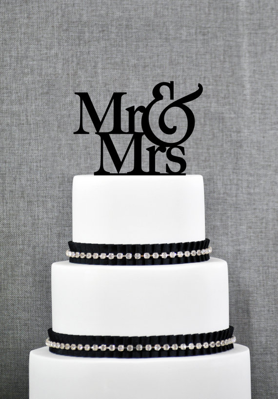 Hochzeit - Mr and Mrs Traditional and Elegant Wedding Cake Toppers in your Choice of Color (S001)