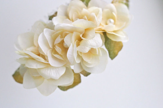 Wedding - Cream Flower Hair Comb Flower Hair Piece Whimsical Hair Accessory Bridal Wedding Floral Head Piece Hydrangea Veil Pearls