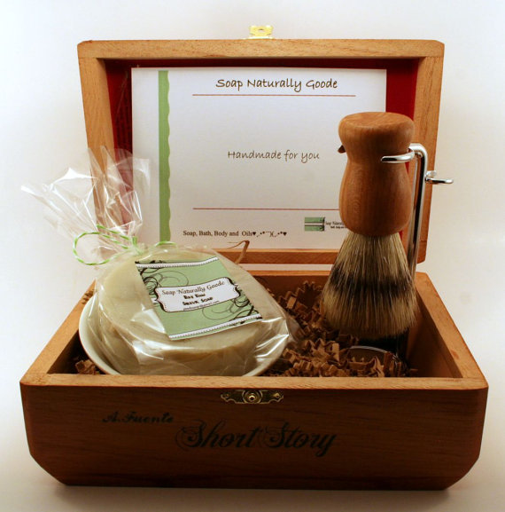 Hochzeit - Groomsmen Shave Kits Gift Box with Stand