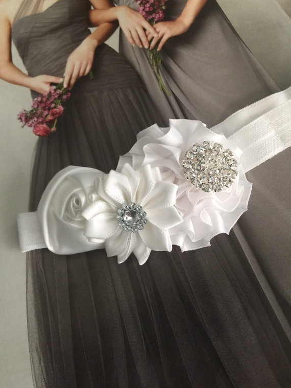 Hochzeit - Baby head band, toddler headband, girl wedding accessory, girl hair accessory,white headband
