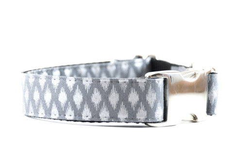 Mariage - Silver Ikat Dog Collar, Shimmery Pewter and Grey Metal Buckle Geometric Wedding Dog Collar