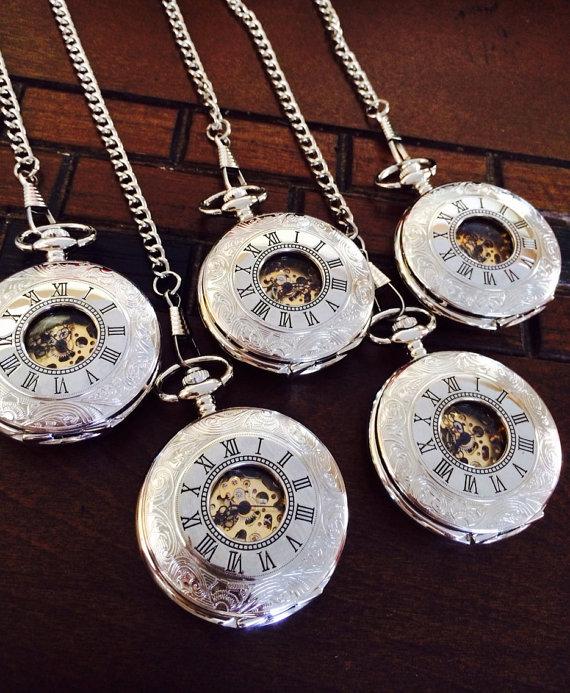 Mariage - Mens Silver Pocket Watch Set of 4 Personalized Engraved Mechanical Watches with chains Personalized Groomsmen Gifts PKM0W